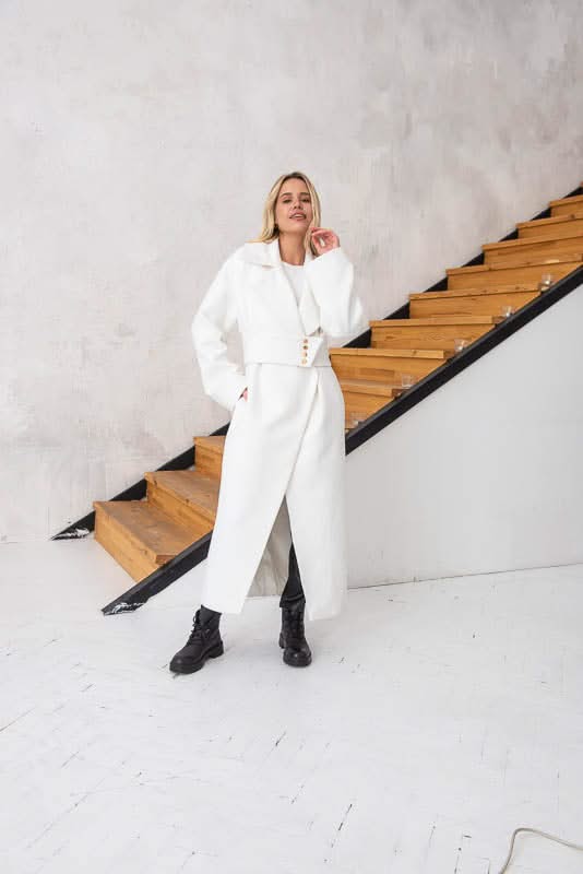 Kimono coat. Composition: cashmere and wool. Wide elastic waistband.