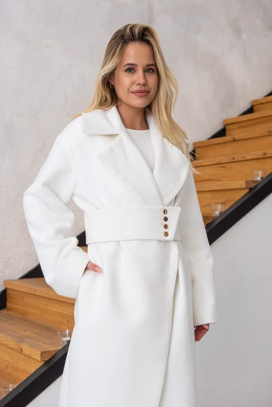 Kimono coat. Composition: cashmere and wool. Wide elastic waistband.