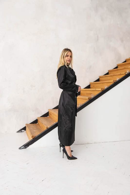 Satin trench coat with lining and pockets.