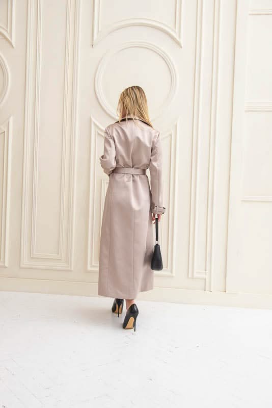 Classic trench coat. Composition: cotton and viscose.