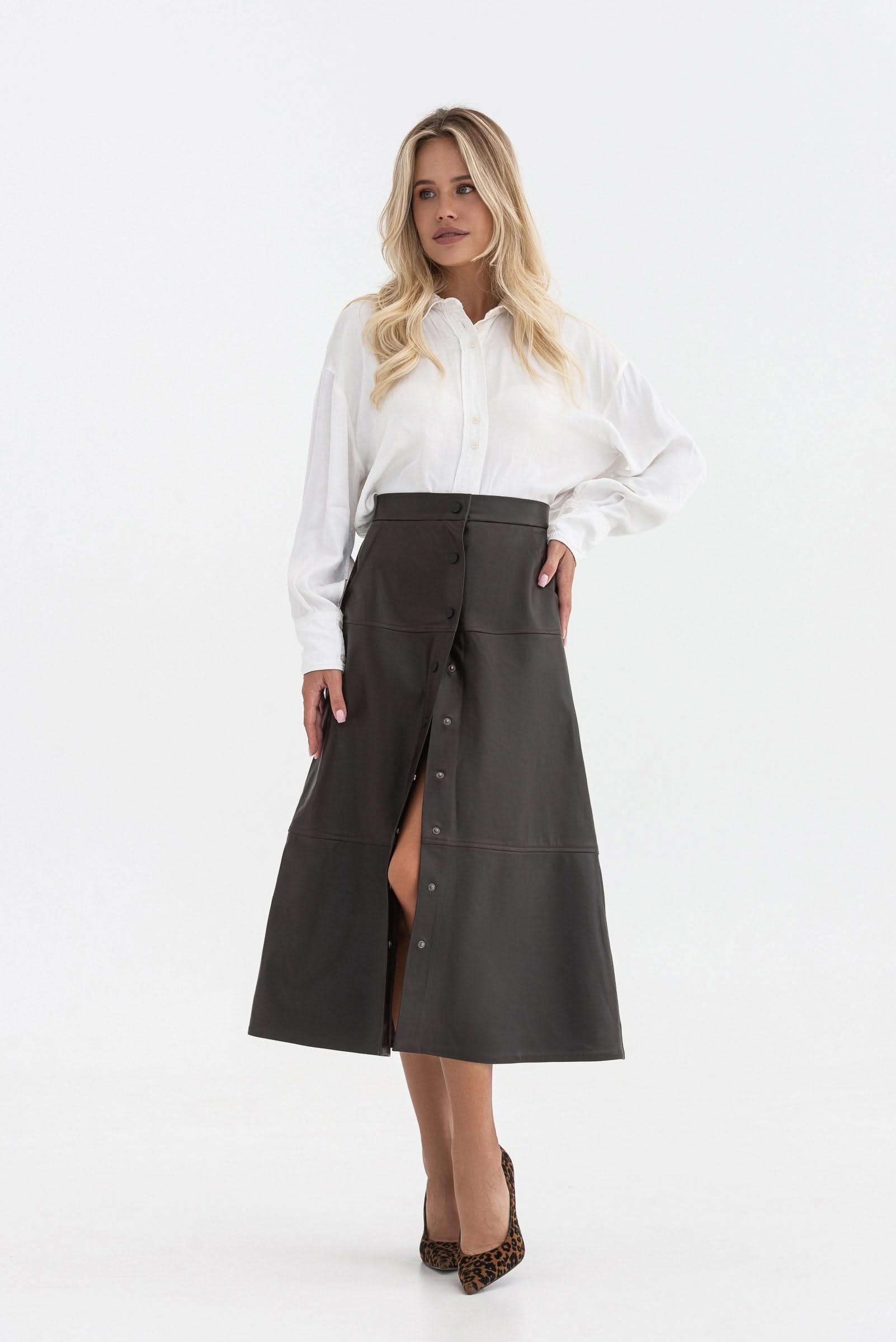Sheepskin A-line skirt. Buttoned.