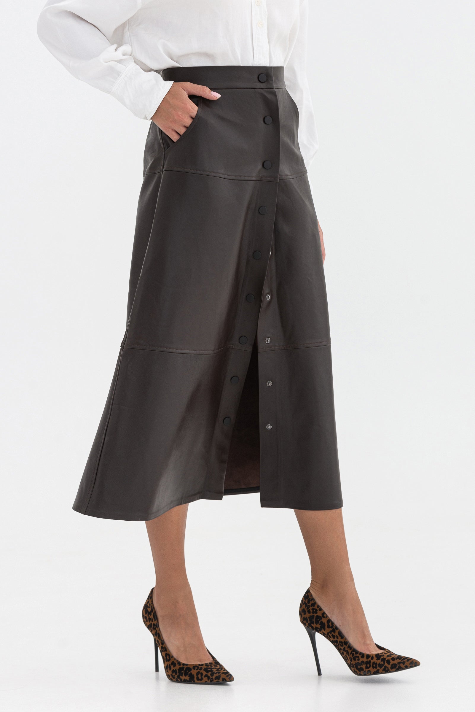Sheepskin A-line skirt. Buttoned.