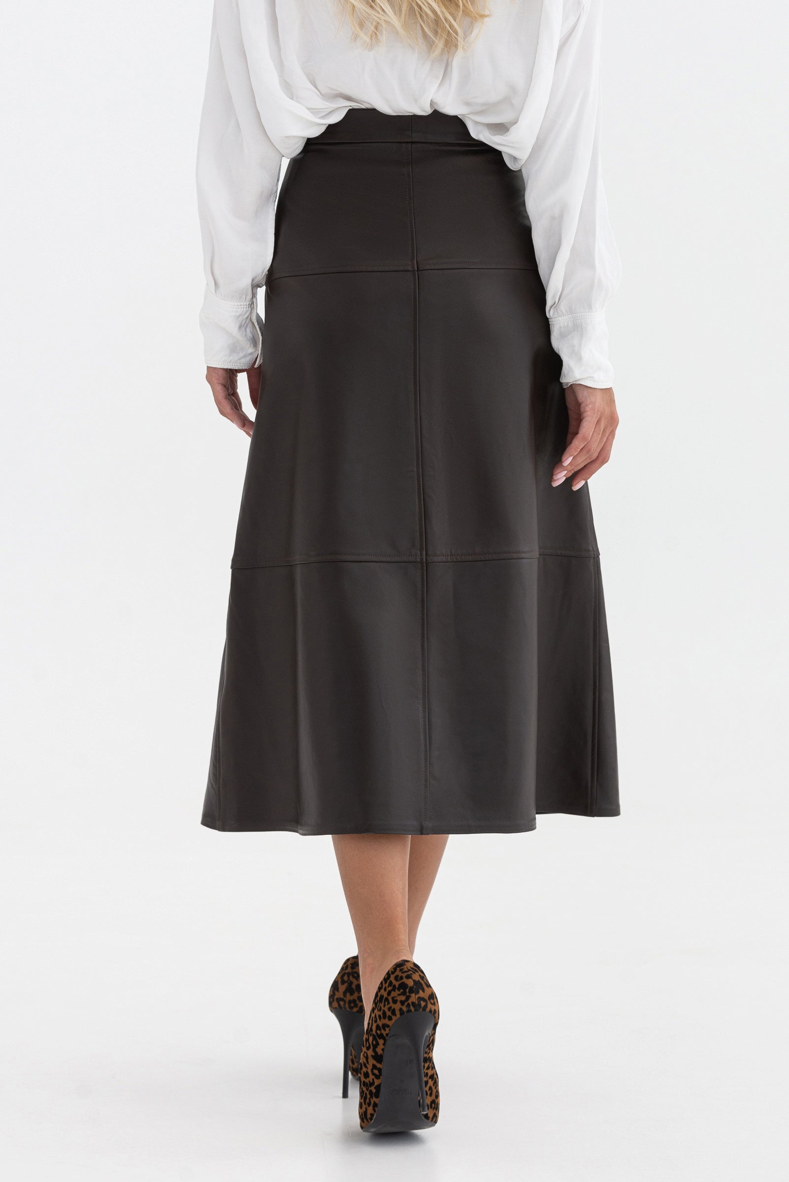 Sheepskin A-line skirt. Buttoned.