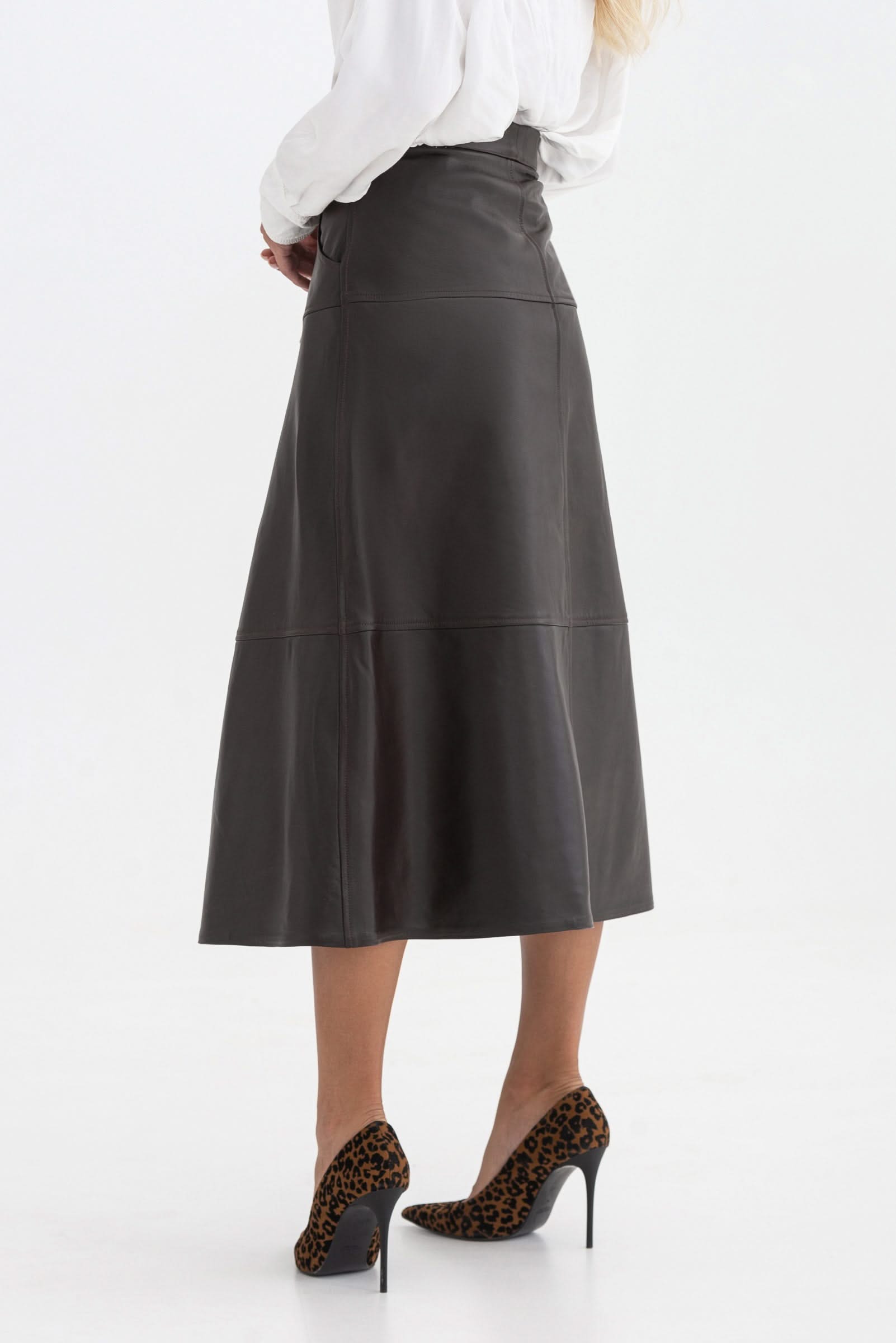 Sheepskin A-line skirt. Buttoned.