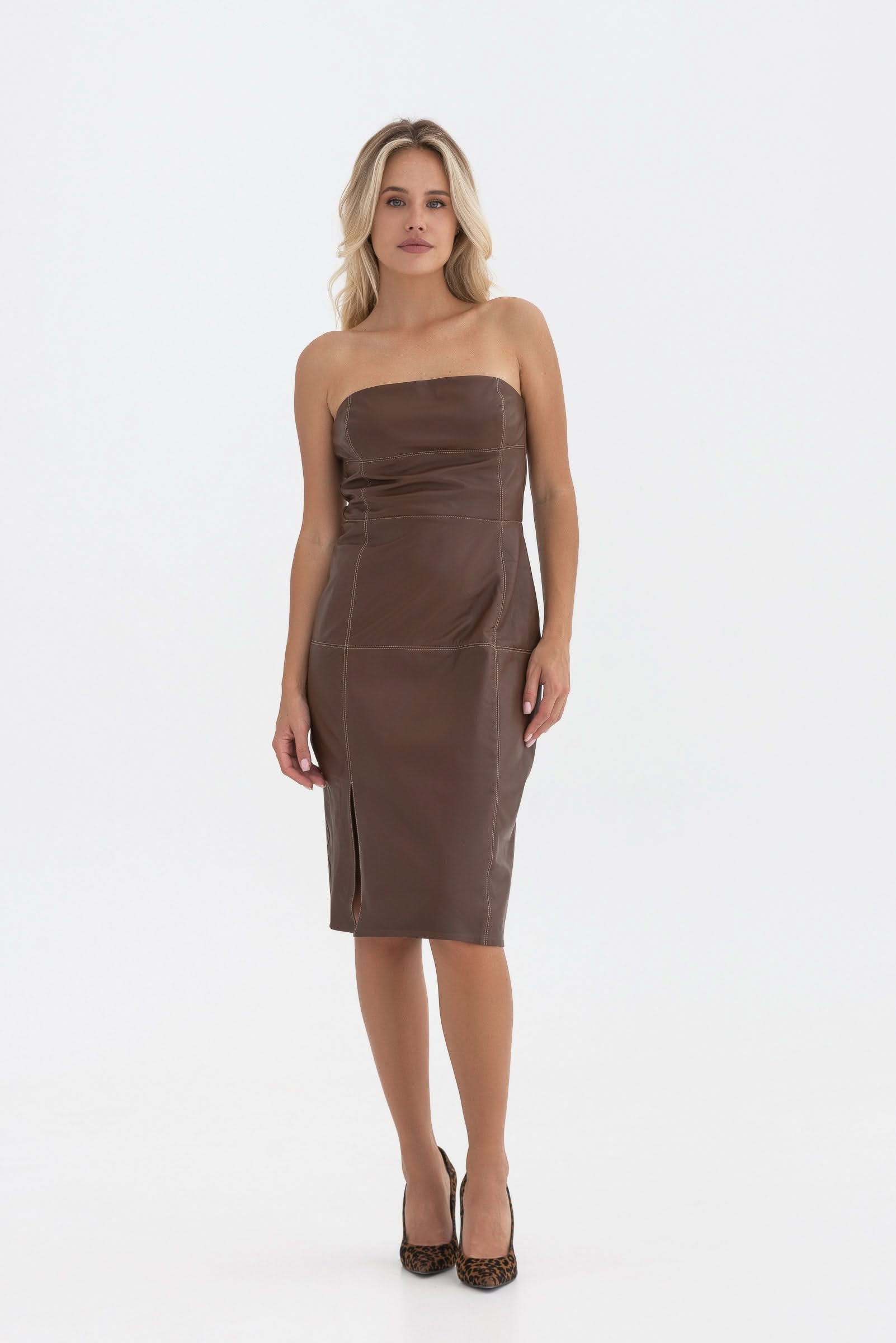 Strapless dress made of genuine leather. Adorned with decorative stitching.