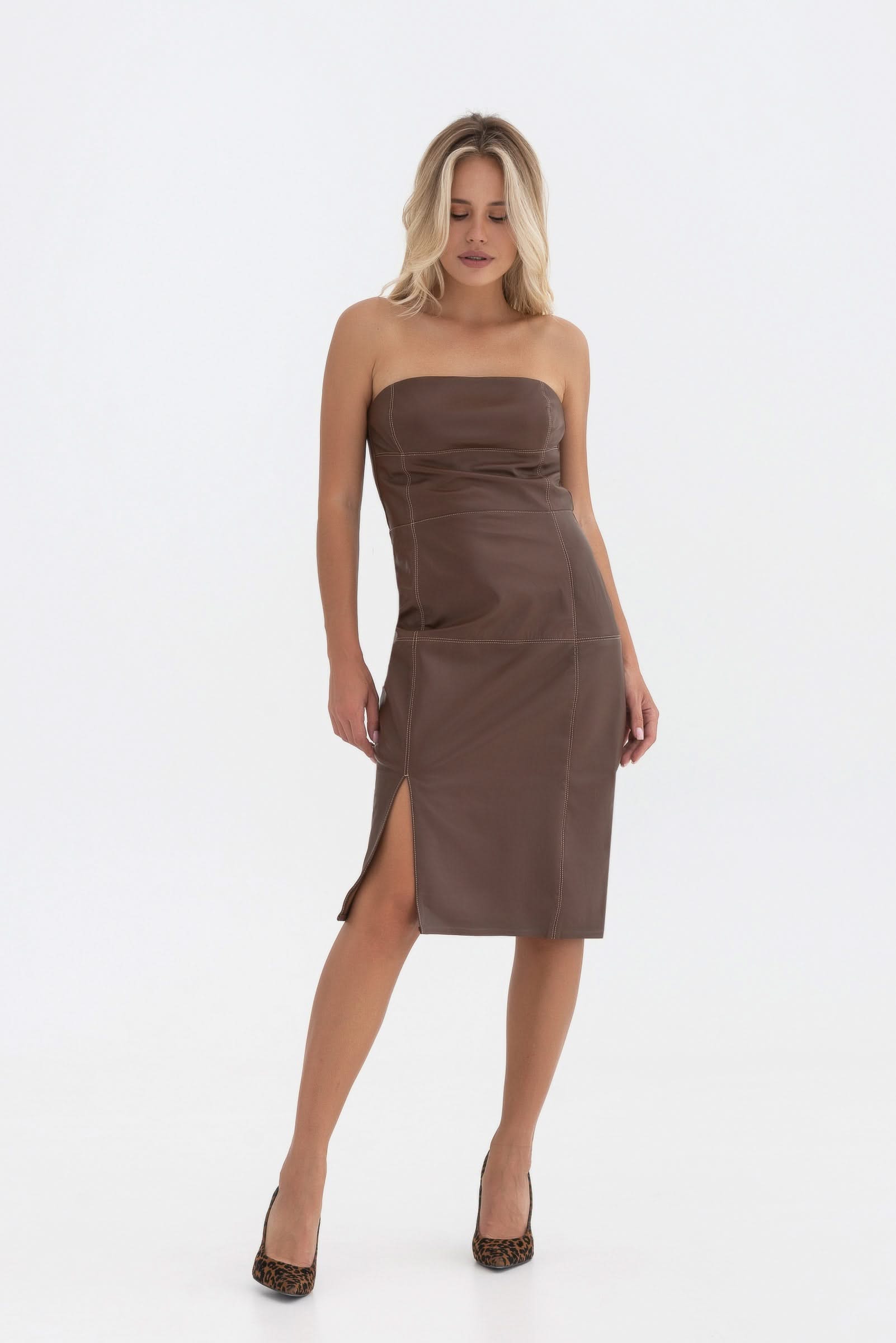 Strapless dress made of genuine leather. Adorned with decorative stitching.